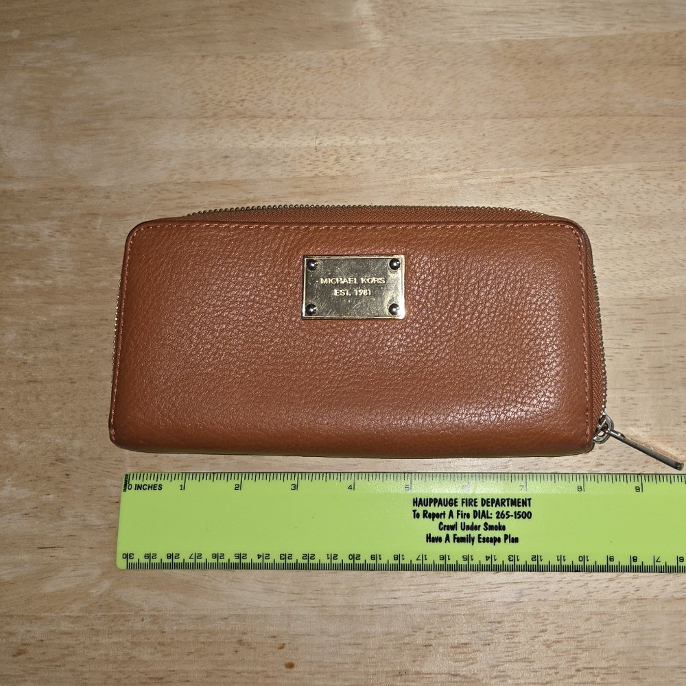 Michael Kors Jet Set Travel Large Brown Leather Quarter Zip Wallet